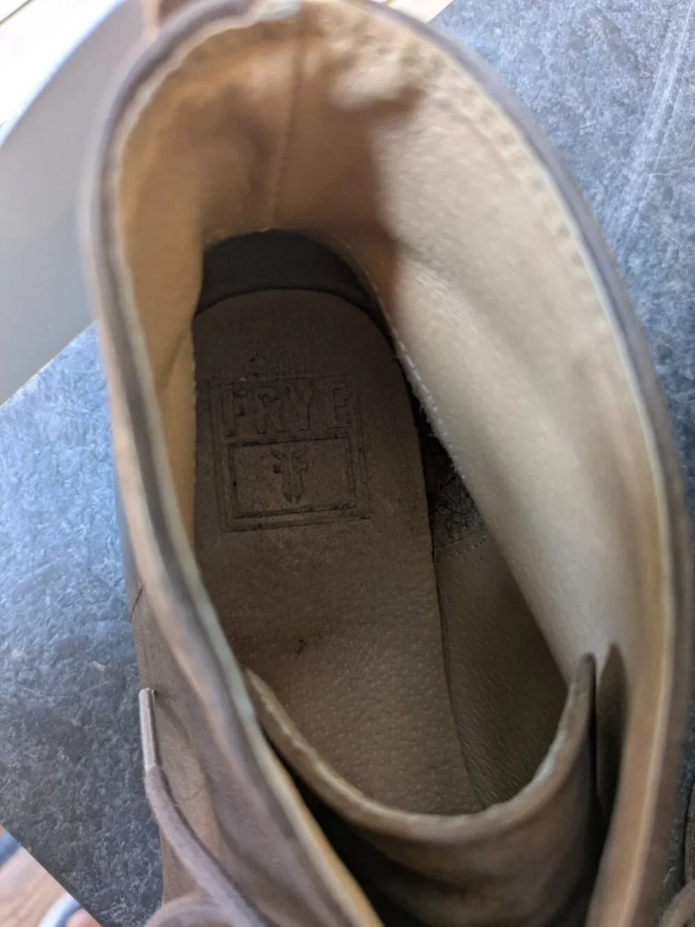 Frye Size 9 Men's Brown Leather Chukka Boots.